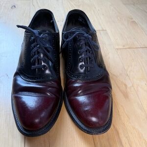 Bostonian Classic 10.5 burgandy and black shoe
